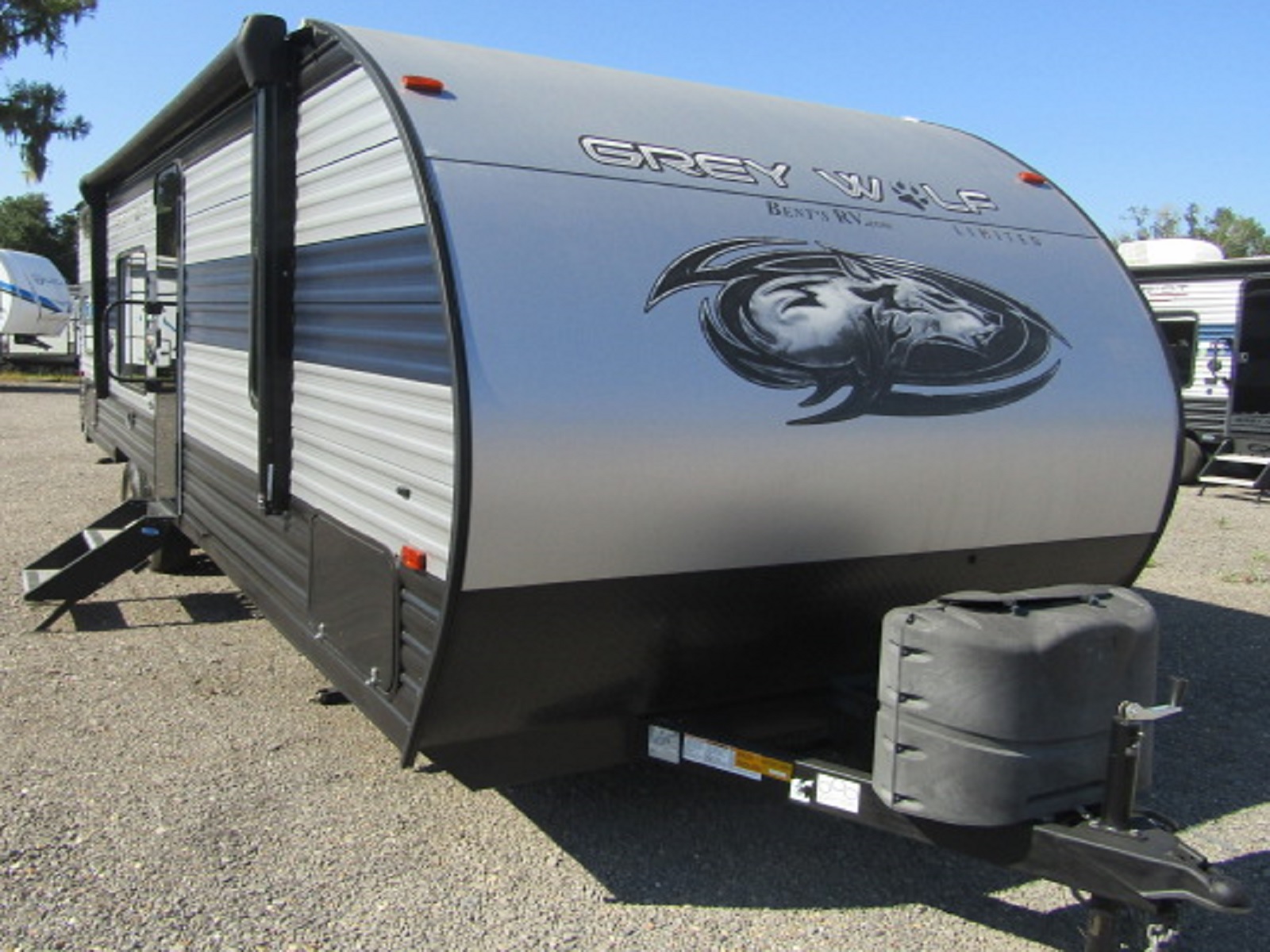 USED 2022 FOREST RIVER CHEROKEE GREY WOLF LIMITED 26DJSE - Bent's RV